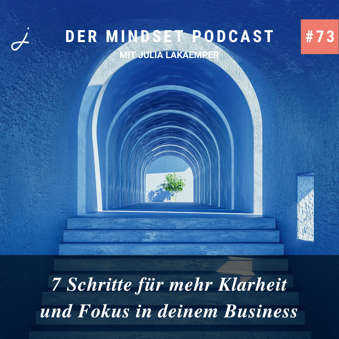 Podcast-Cover zur Folge "7 Schritte für mehr Klarheit und Fokus in deinem Business" von Julia Lakaemper