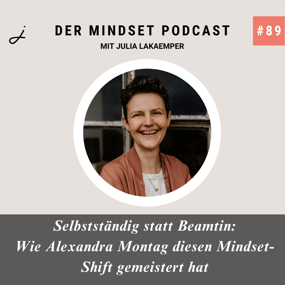 Podcast-Cover zur Folge "Selbstständig statt Beamtin: Wie Alexandra Montag diesen Mindset-Shift gemeistert hat" von Julia Lakaemper