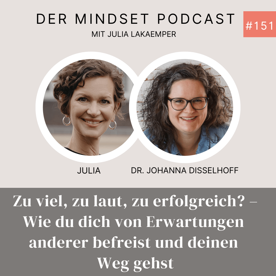 Podcast-Cover zur Folge "Zu viel, zu laut, zu erfolgreich? – Wie du dich von Erwartungen anderer befreist und deinen Weg gehst" von Julia Lakaemper